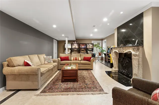 1607 Fieldstone Lane gallery image 39
