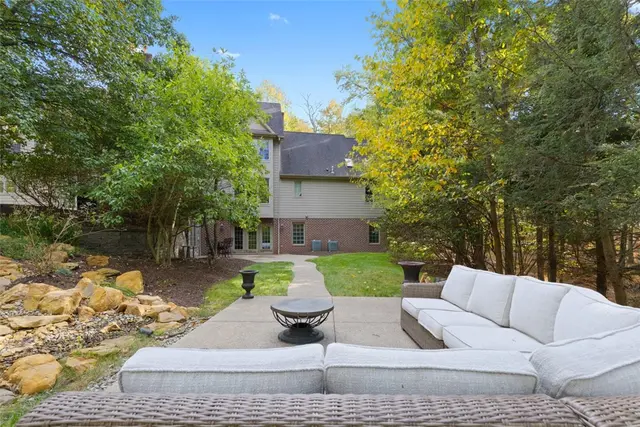 1607 Fieldstone Lane gallery image 43