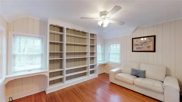 161 White Oak Dr gallery image 14