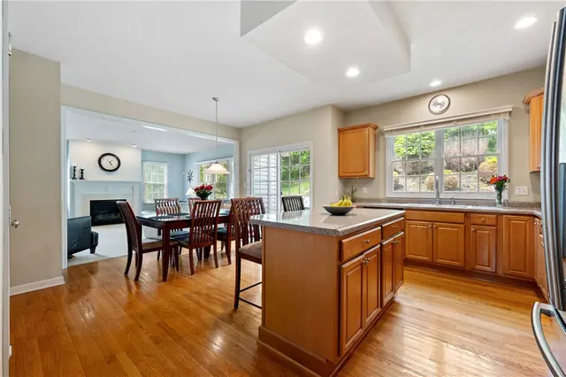 1610 Heritage Dr gallery image 10