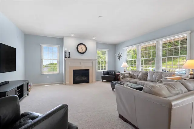 1610 Heritage Dr gallery image 11