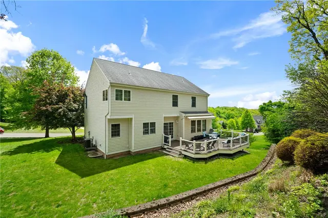 1610 Heritage Dr gallery image 12