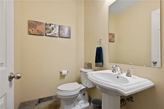 1610 Heritage Dr gallery image 16