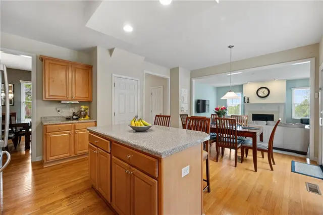 1610 Heritage Dr gallery image 21