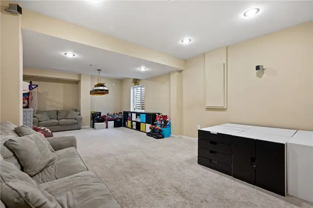 1610 Heritage Dr gallery image 24