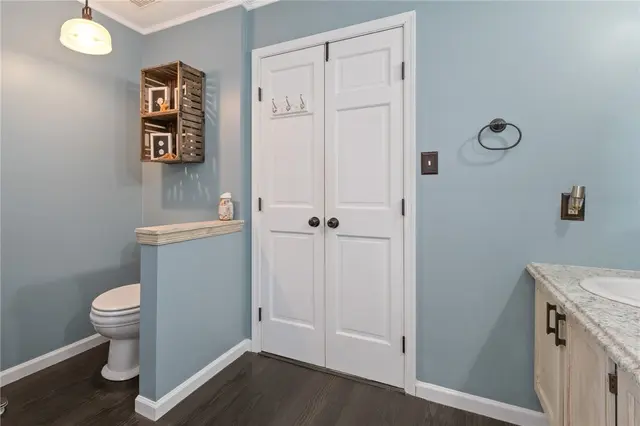 1611 Country Club Dr gallery image 4