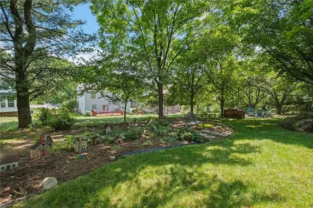 1611 Country Club Dr gallery image 5