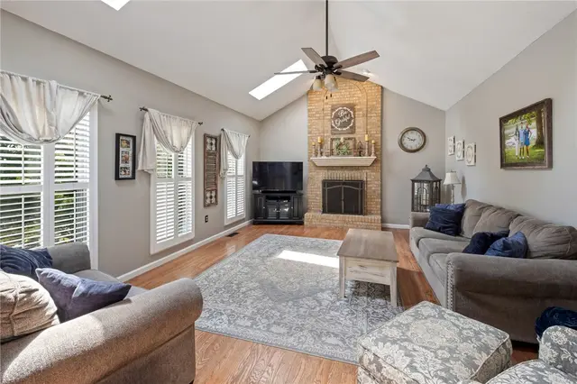 1611 Country Club Dr gallery image 6