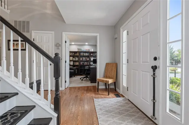 1611 Country Club Dr gallery image 9