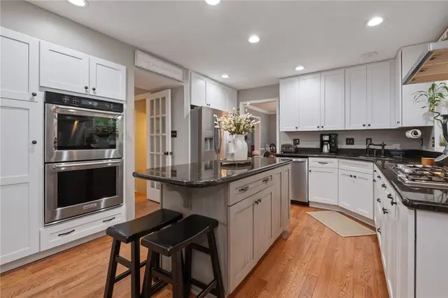 1611 Country Club Dr gallery image 10