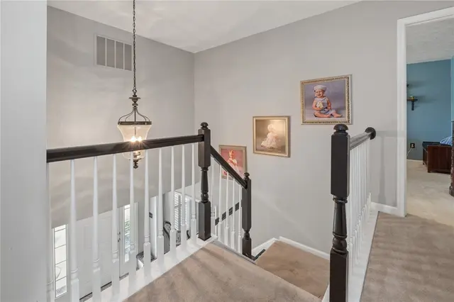 1611 Country Club Dr gallery image 11