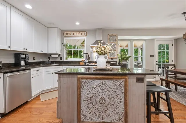 1611 Country Club Dr gallery image 15