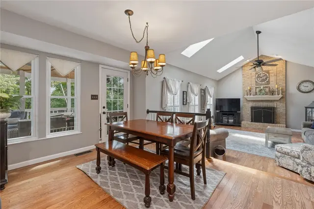 1611 Country Club Dr gallery image 16