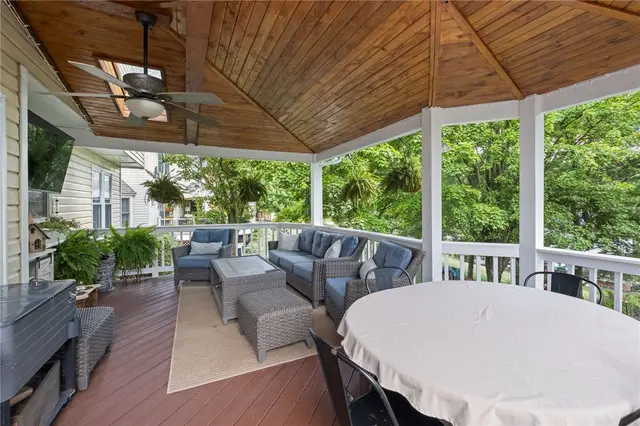 1611 Country Club Dr gallery image 17