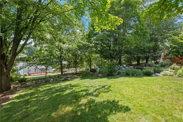 1611 Country Club Dr gallery image 18