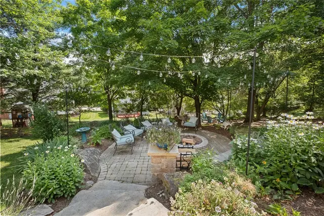 1611 Country Club Dr gallery image 22