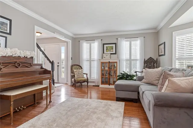 1611 Country Club Dr gallery image 23