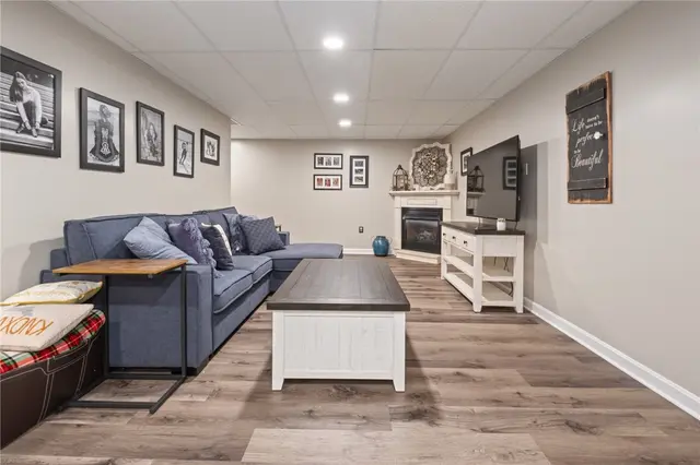 1611 Country Club Dr gallery image 26