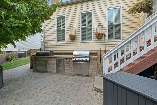 1611 Country Club Dr gallery image 27