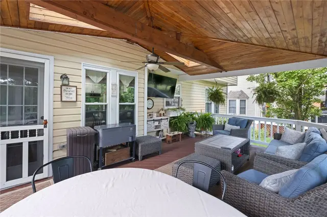 1611 Country Club Dr gallery image 31