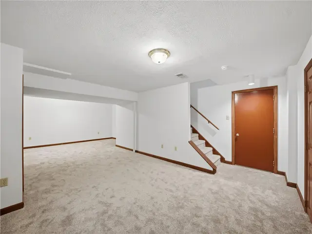 1612 Royal Oak Dr gallery image 27