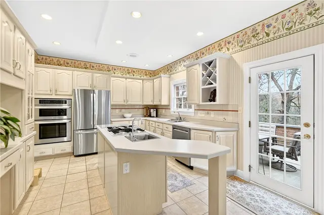 1613 Amicitia Ln gallery image 4