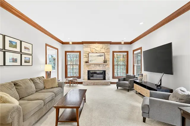 1613 Amicitia Ln gallery image 9