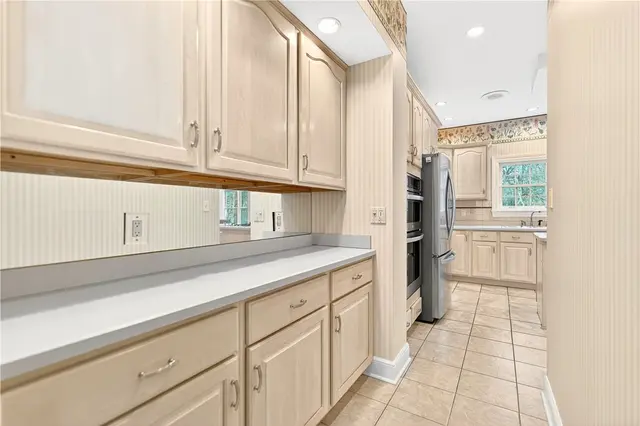 1613 Amicitia Ln gallery image 13