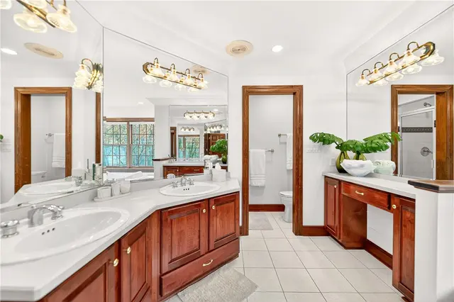1613 Amicitia Ln gallery image 18