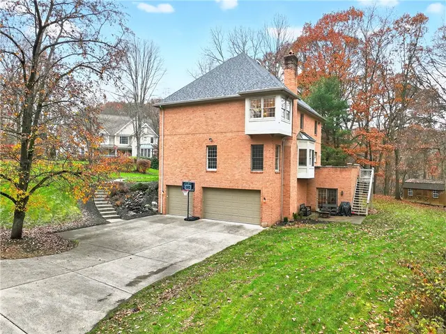 1613 Amicitia Ln gallery image 30