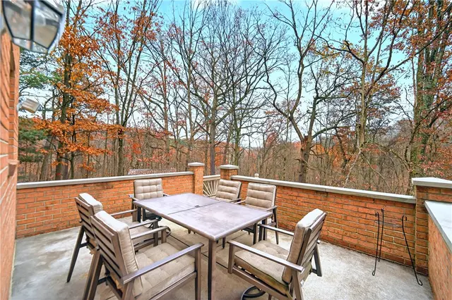 1613 Amicitia Ln gallery image 31
