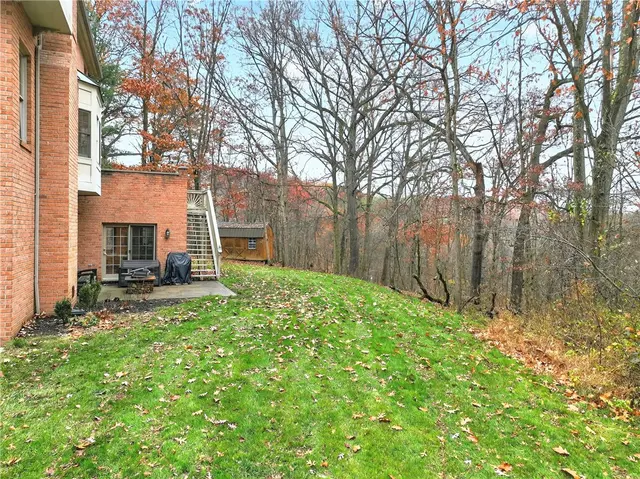 1613 Amicitia Ln gallery image 34