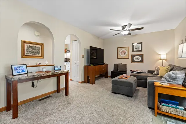 162 Old English Rd gallery image 5