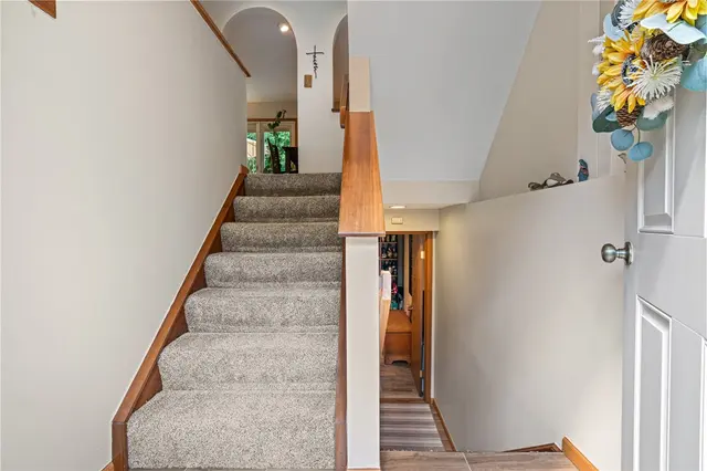 162 Old English Rd gallery image 9