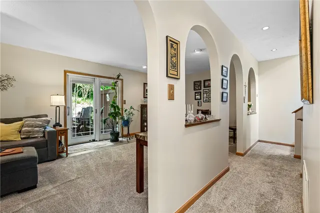 162 Old English Rd gallery image 10