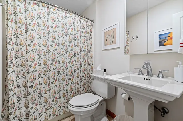 162 Old English Rd gallery image 16