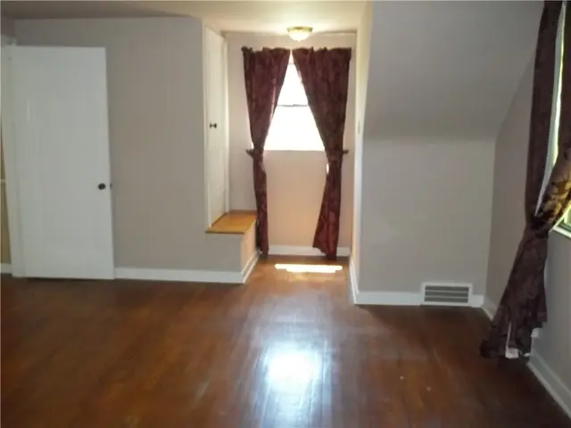 162 Richmond Cir gallery image 8