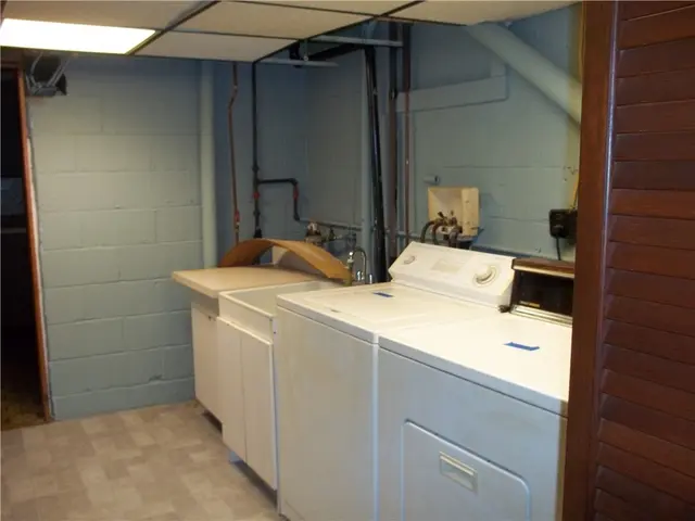 162 Richmond Cir gallery image 35