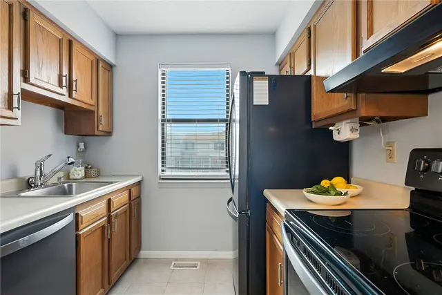 162 Woodhaven Drive gallery image 2
