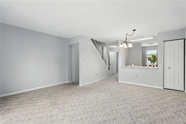 162 Woodhaven Drive gallery image 5