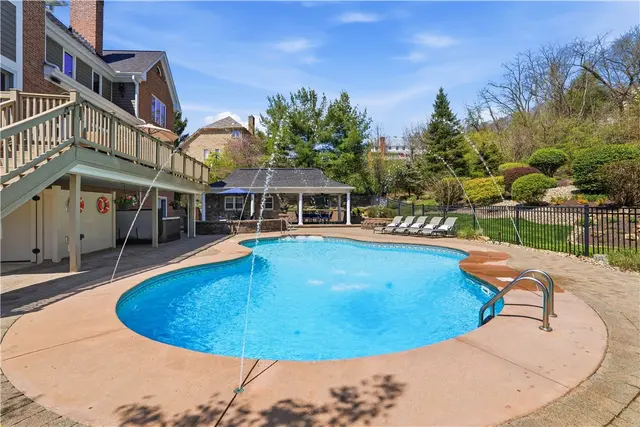 1621 Blackburn Heights Drive gallery image 4
