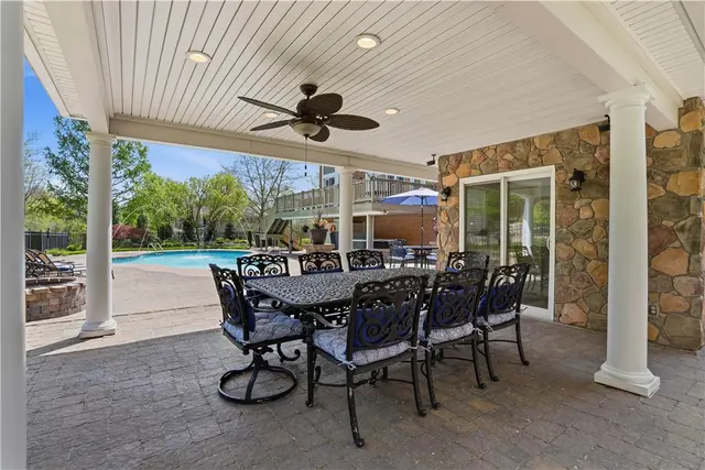 1621 Blackburn Heights Drive gallery image 6