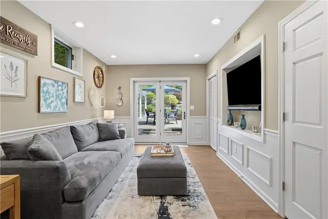 1621 Blackburn Heights Drive gallery image 12