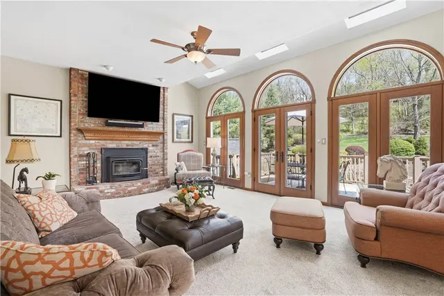 1621 Blackburn Heights Drive gallery image 18