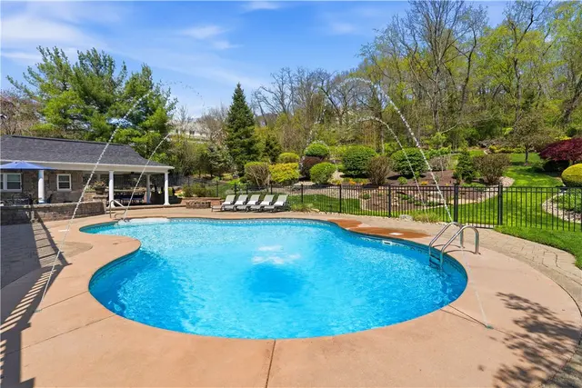 1621 Blackburn Heights Drive gallery image 20