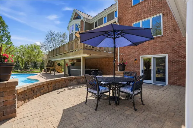 1621 Blackburn Heights Drive gallery image 24