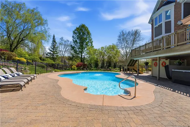 1621 Blackburn Heights Drive gallery image 31