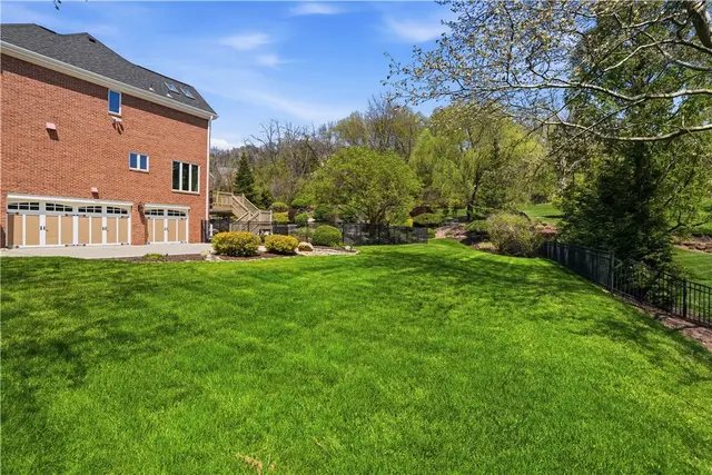 1621 Blackburn Heights Drive gallery image 34
