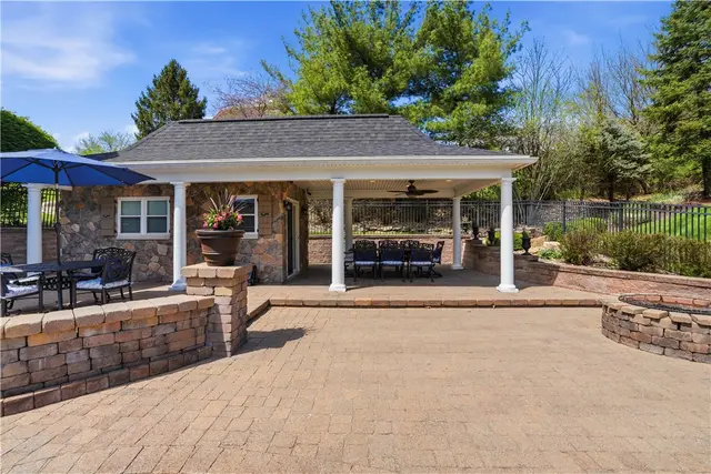 1621 Blackburn Heights Drive gallery image 37