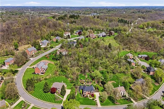 1621 Blackburn Heights Drive gallery image 38